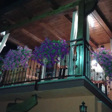 Montagne Rocciose Bed and Breakfast Frascineto