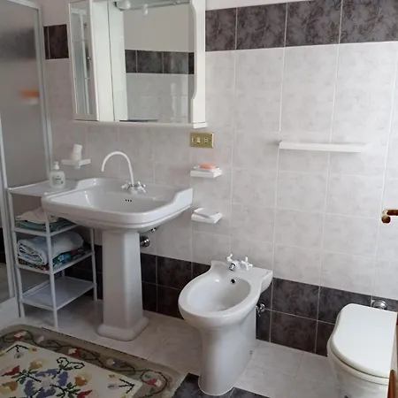 Montagne Rocciose Bed and Breakfast Frascineto