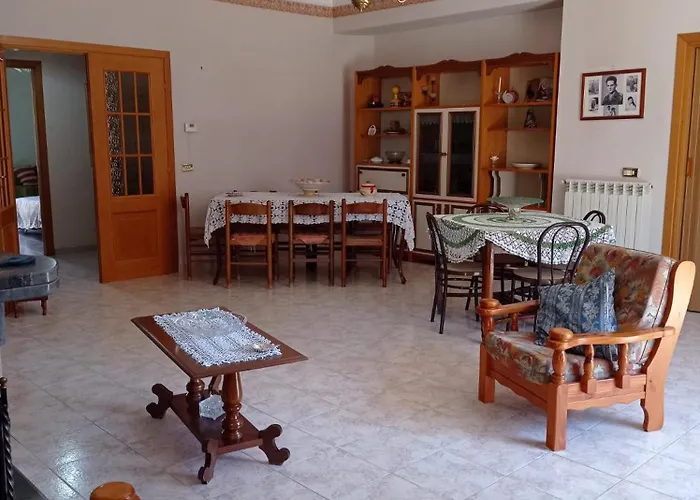 Montagne Rocciose לינה וארוחת בוקר 3*