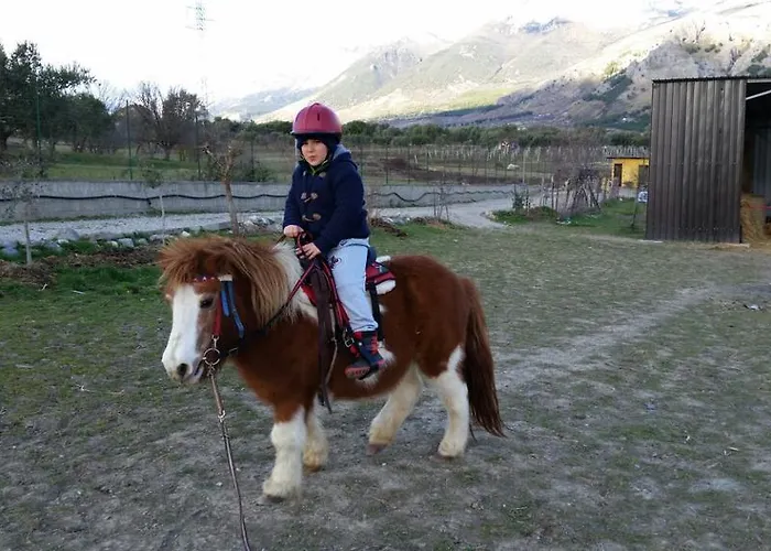 Montagne Rocciose לינה וארוחת בוקר 3*