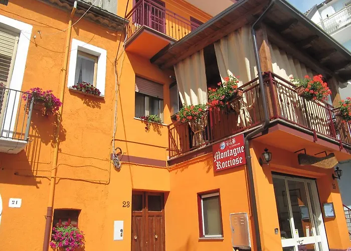 Montagne Rocciose לינה וארוחת בוקר 3*