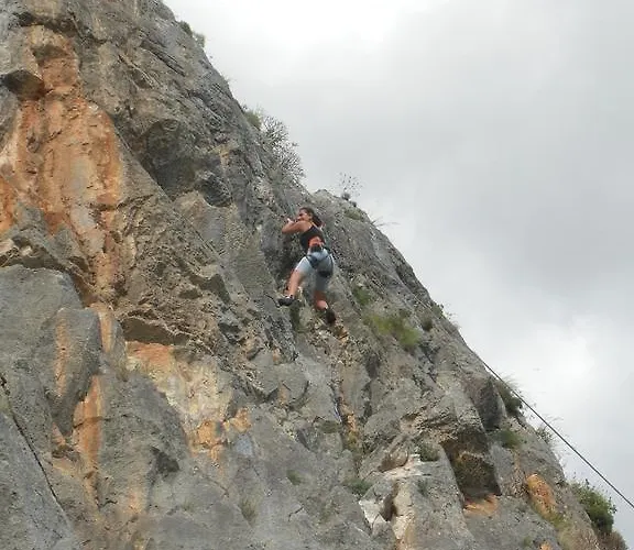 לינה וארוחת בוקר Montagne Rocciose 3*