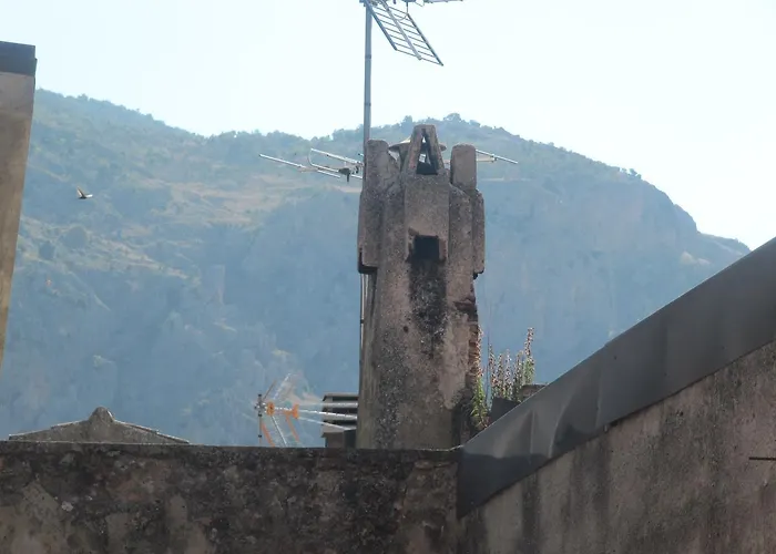 Montagne Rocciose לינה וארוחת בוקר 3*